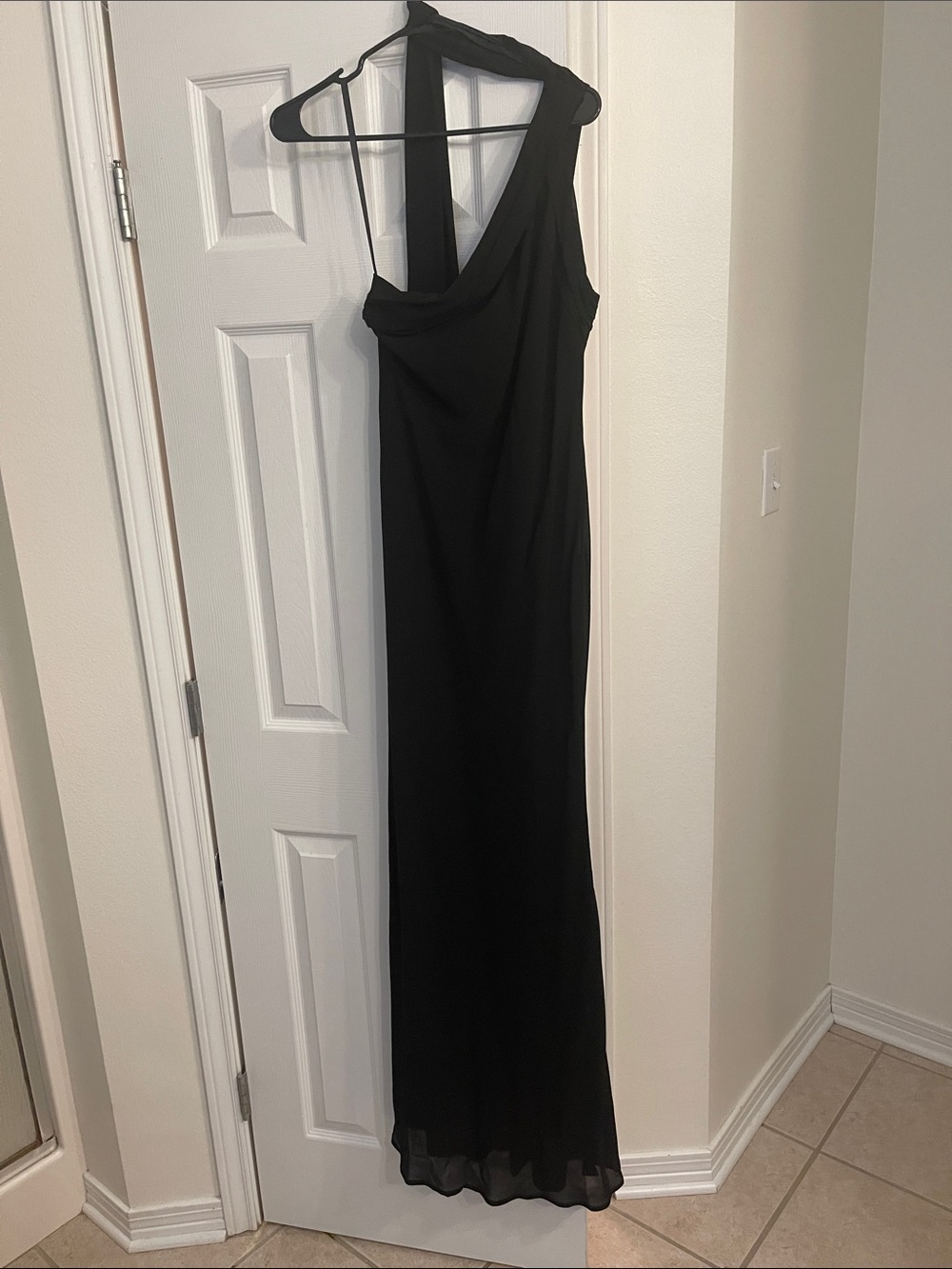 Elegant One-Shoulder Black Evening Dress
